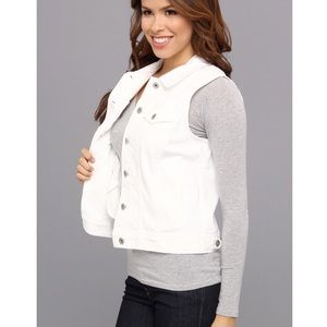 WHITE-WASH LIGHTLY DISTRESSED DENIM VEST 🏳️